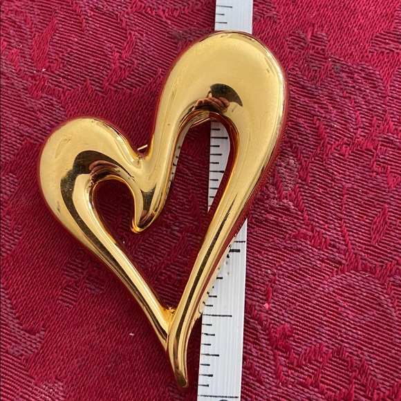 Vintage MONET Gold Tone Heart Broach - Picture 4 of 5